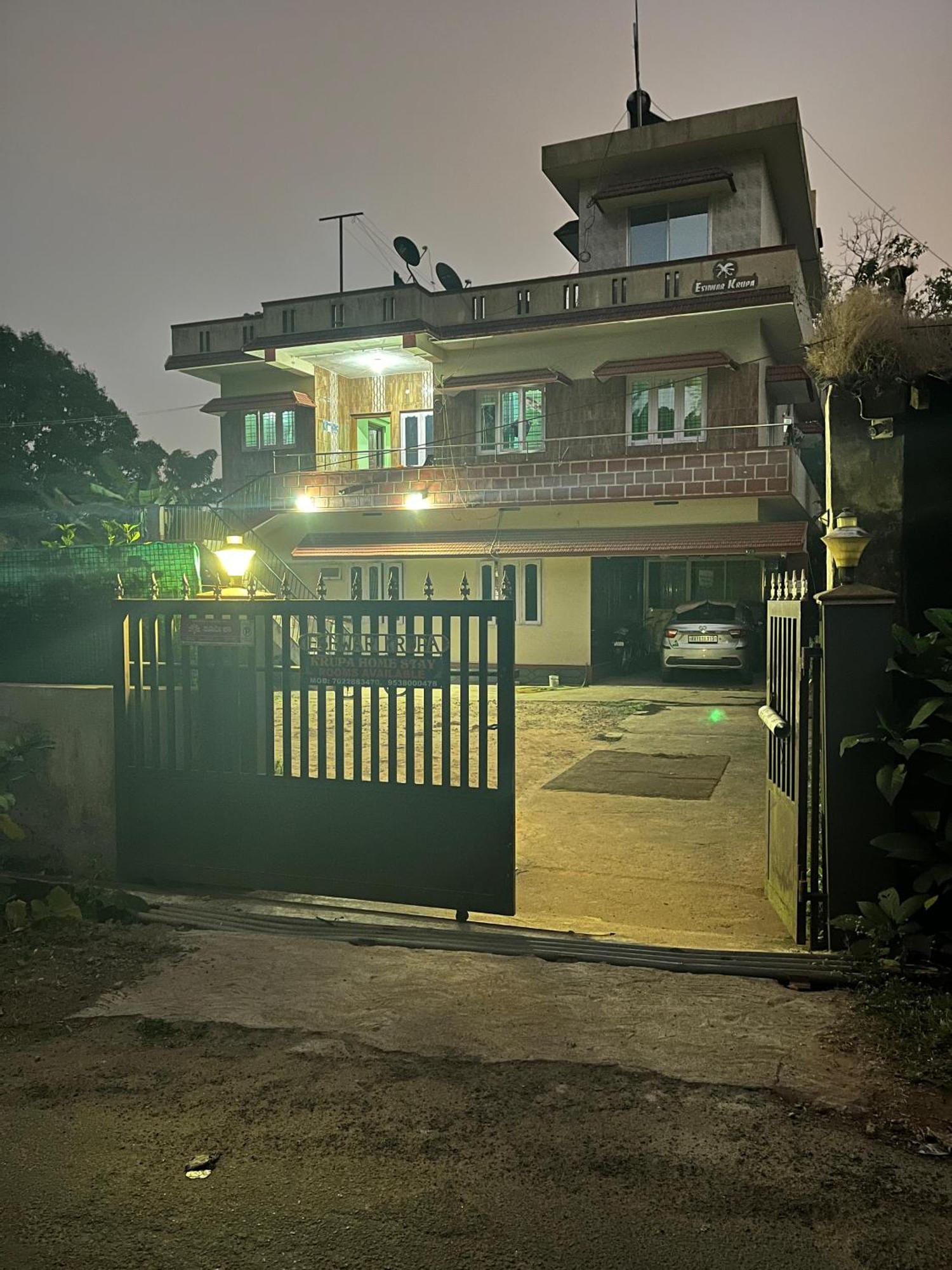 Eshwarkrupa Homestay Мадикери Екстериор снимка