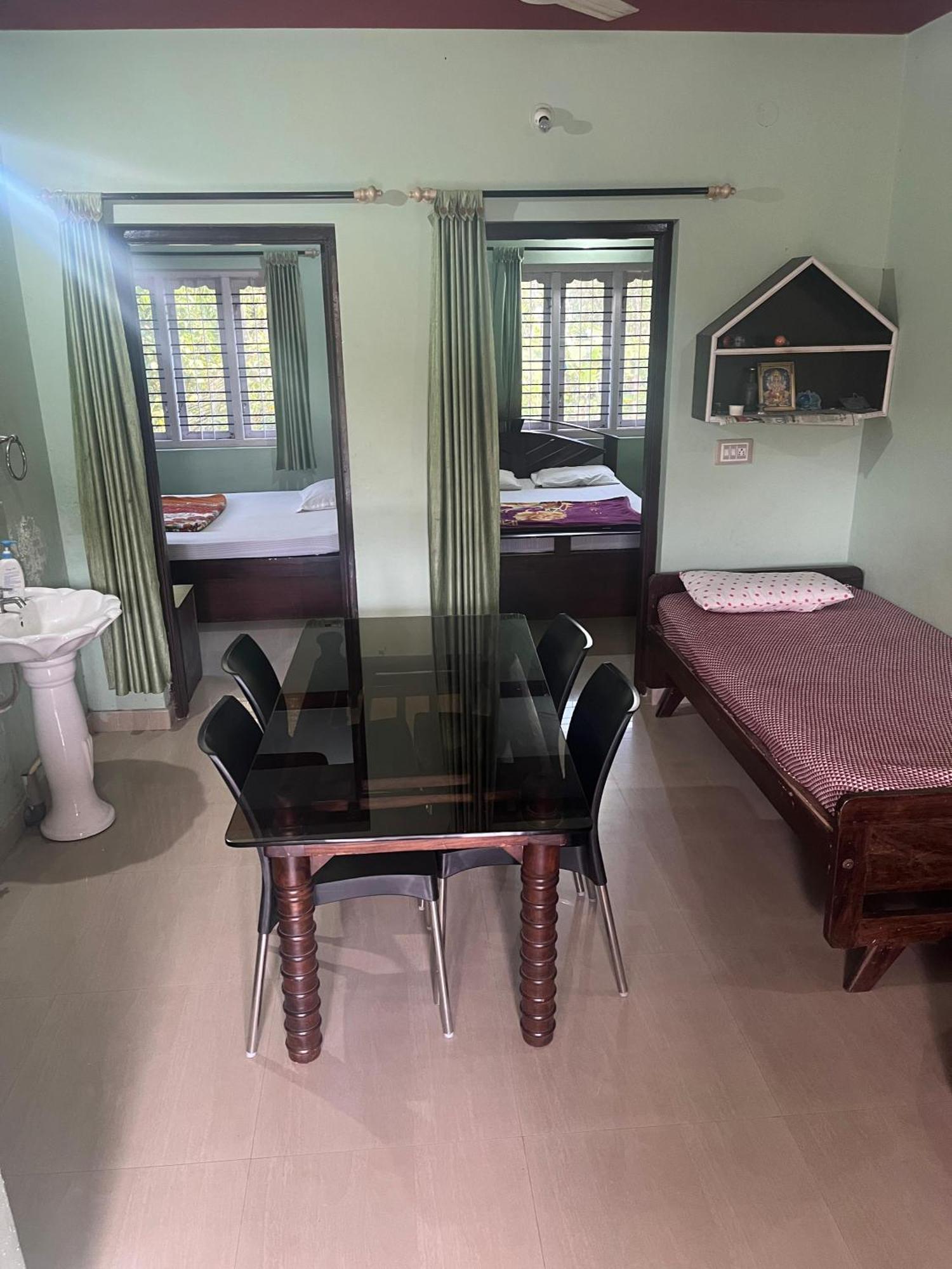Eshwarkrupa Homestay Мадикери Екстериор снимка