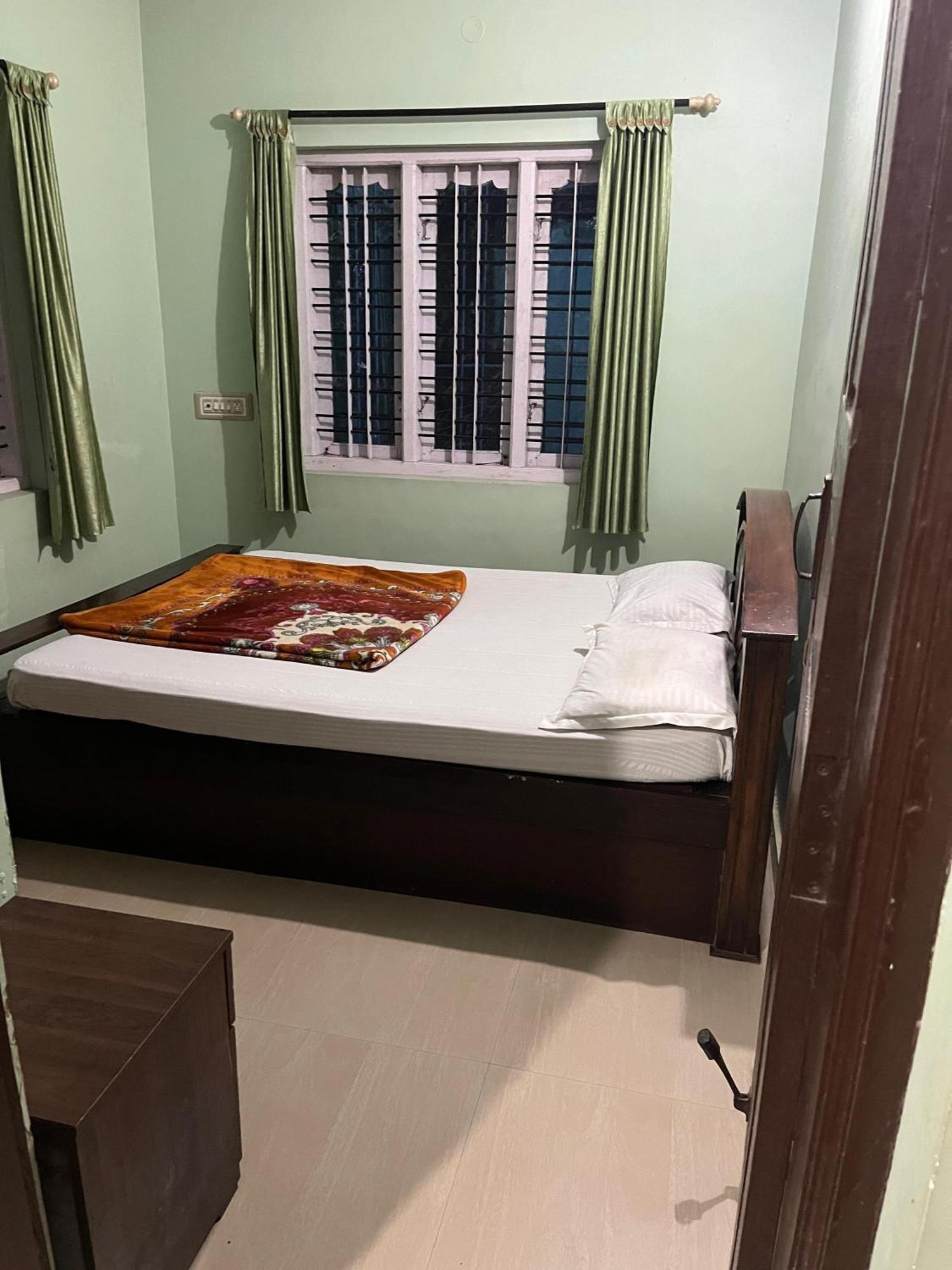Eshwarkrupa Homestay Мадикери Екстериор снимка