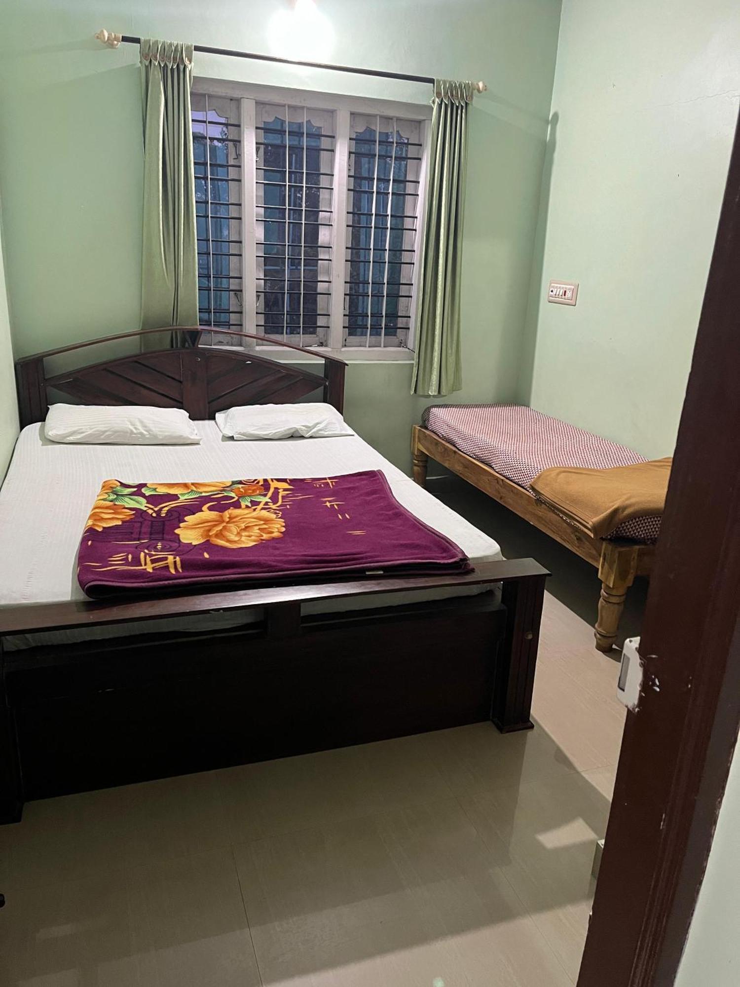 Eshwarkrupa Homestay Мадикери Екстериор снимка