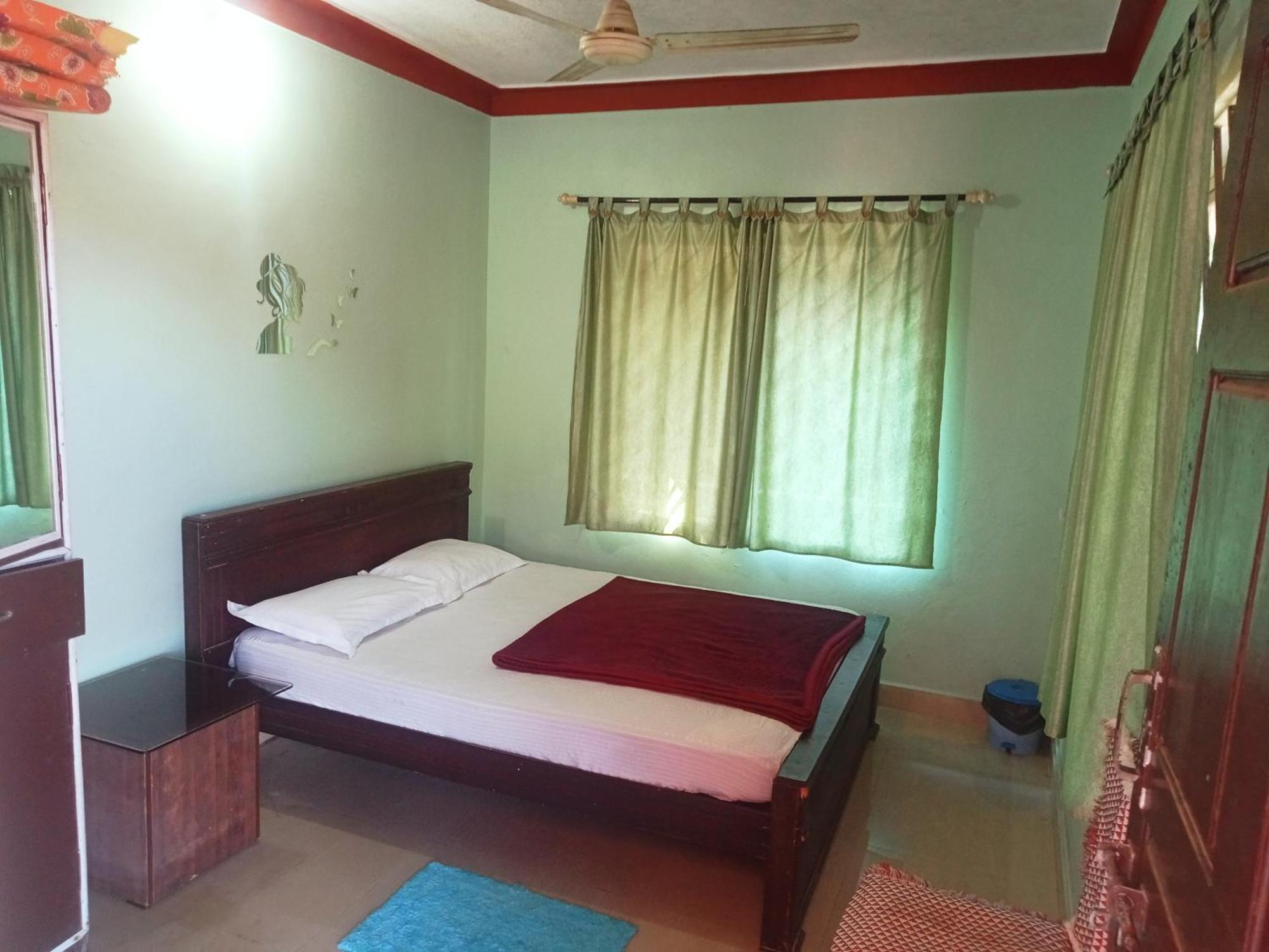 Eshwarkrupa Homestay Мадикери Екстериор снимка