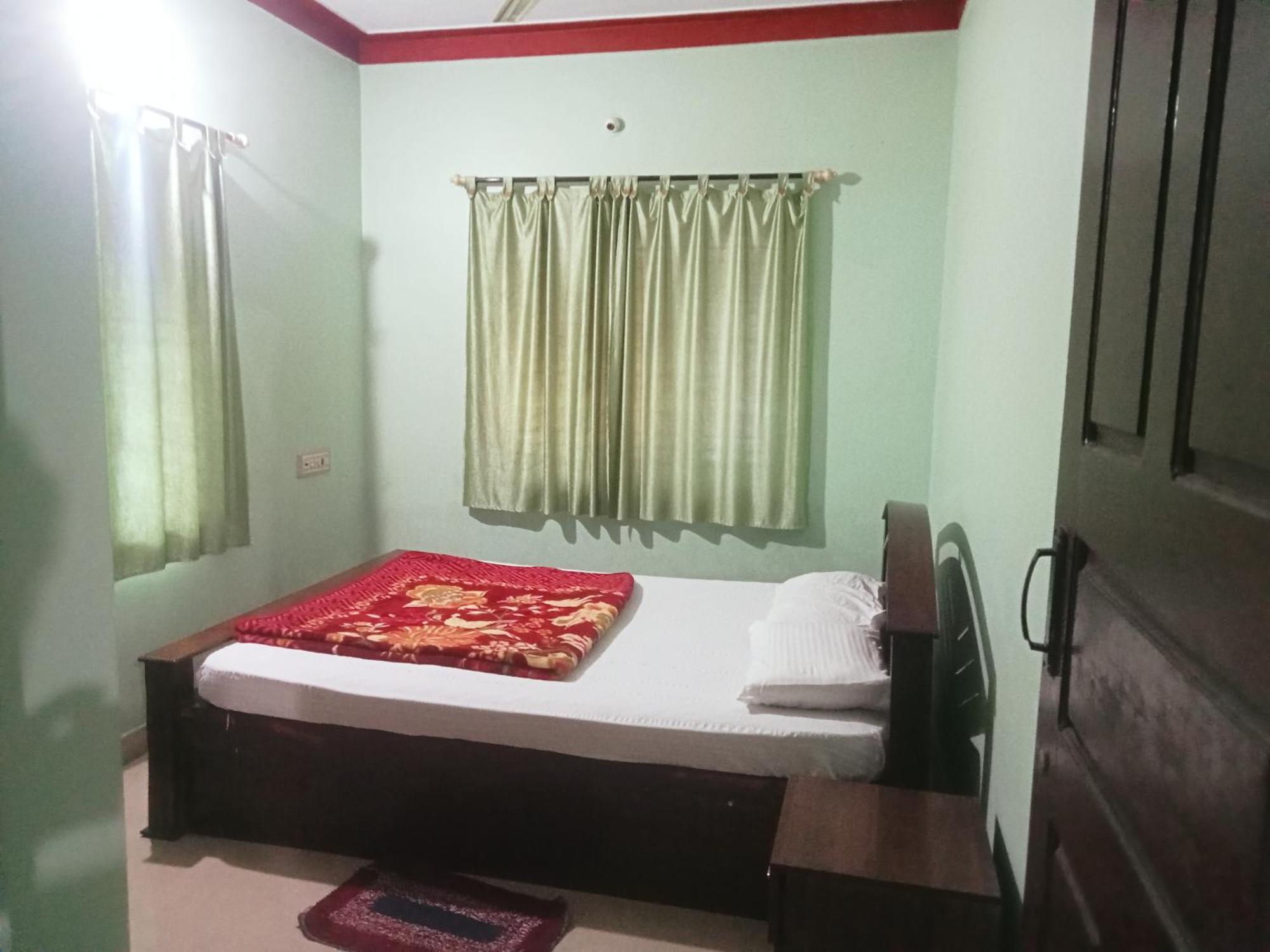 Eshwarkrupa Homestay Мадикери Екстериор снимка