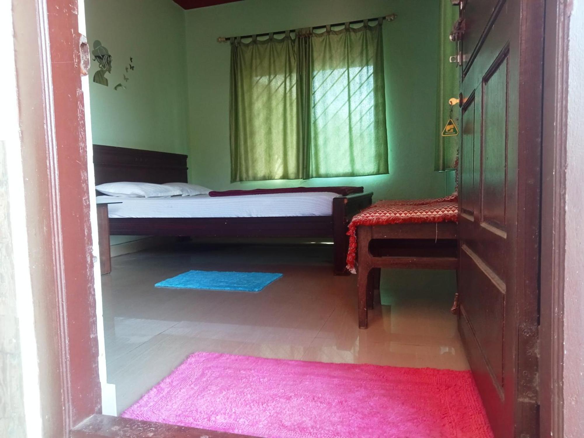 Eshwarkrupa Homestay Мадикери Екстериор снимка