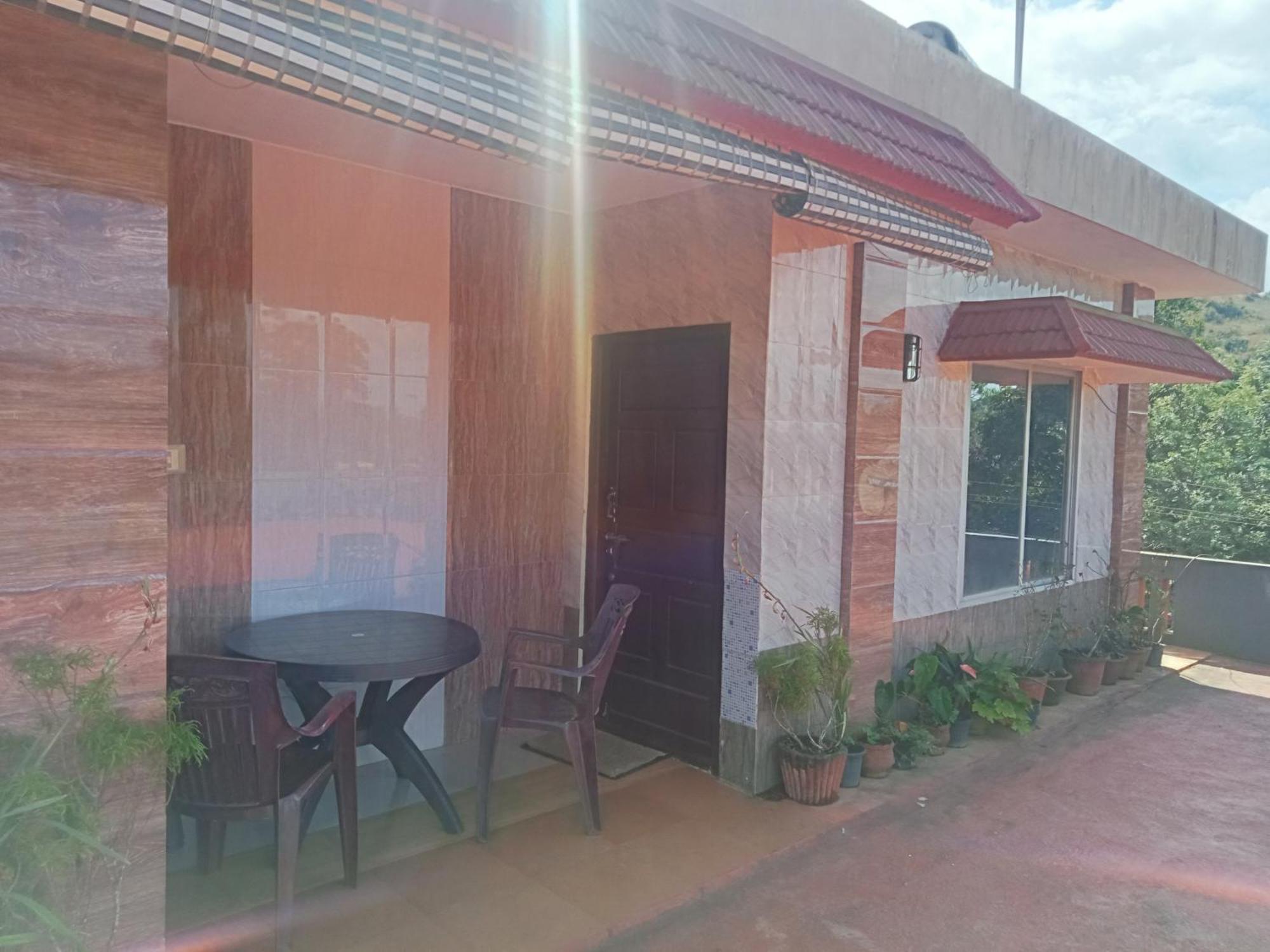Eshwarkrupa Homestay Мадикери Екстериор снимка