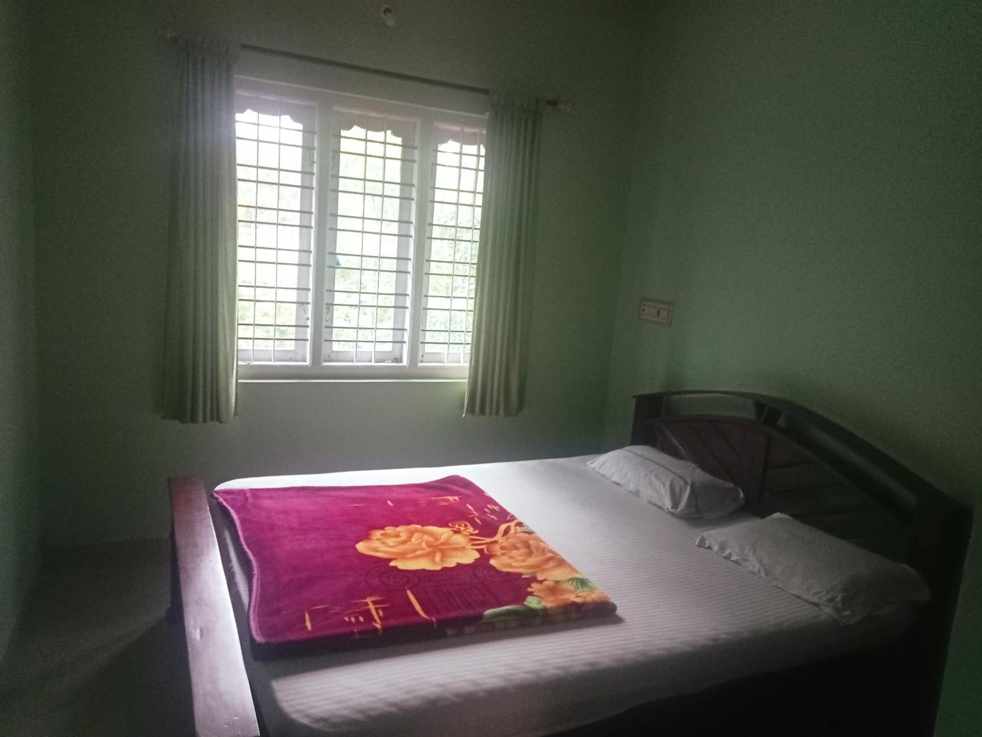 Eshwarkrupa Homestay Мадикери Екстериор снимка