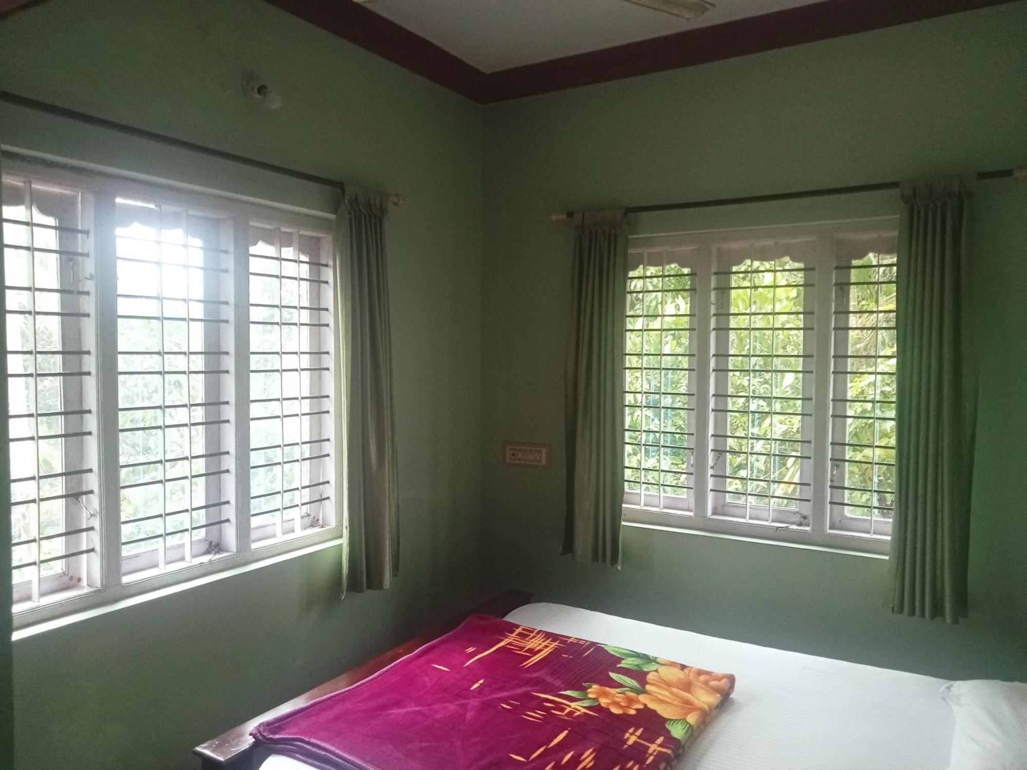 Eshwarkrupa Homestay Мадикери Екстериор снимка